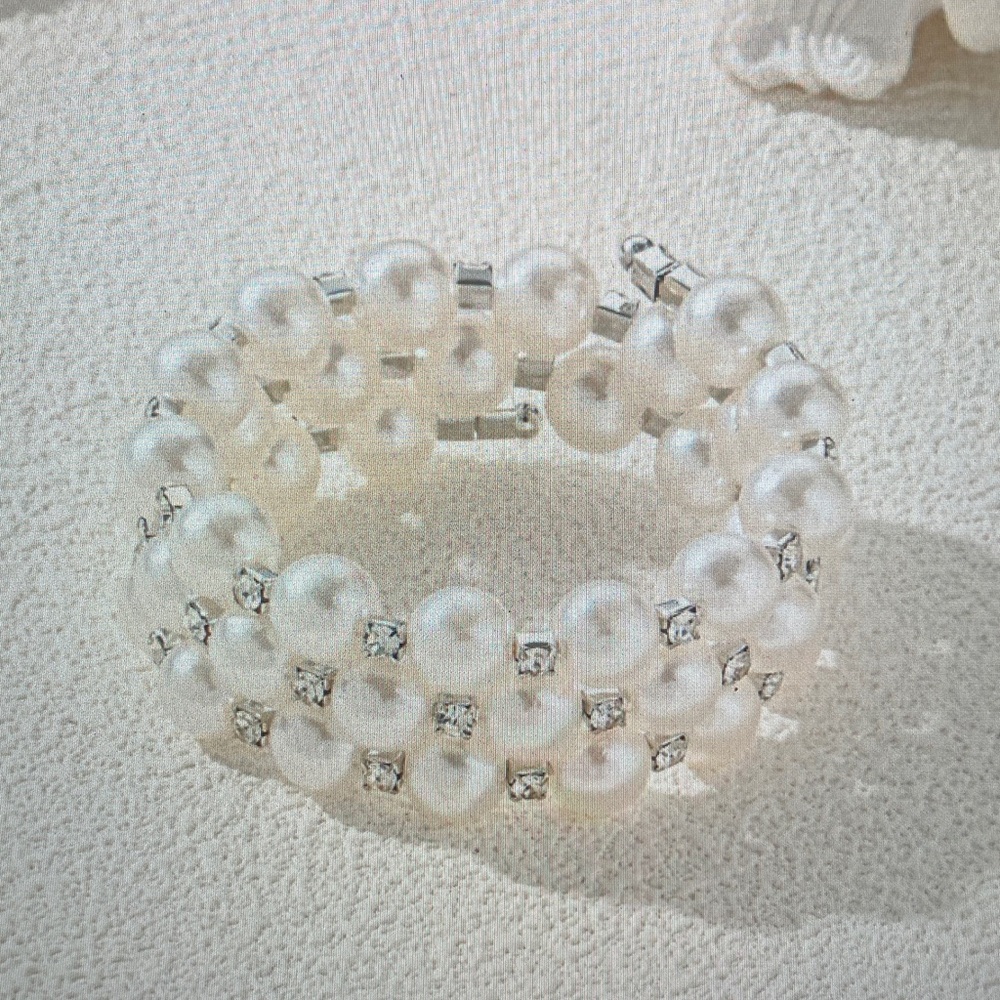 Elegant White Pearl and Silver Crystal Stretch Bracelet